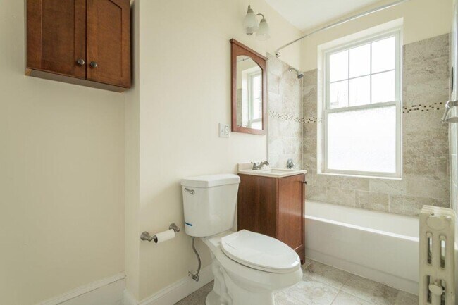 Building Photo - Spacious studio in Brighton