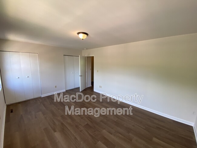 Building Photo - 104 Kings Mill Dr