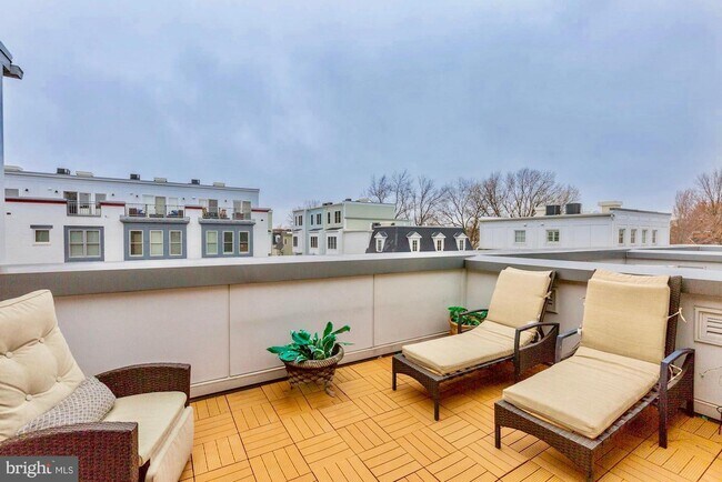 Building Photo - 930 N Columbus St