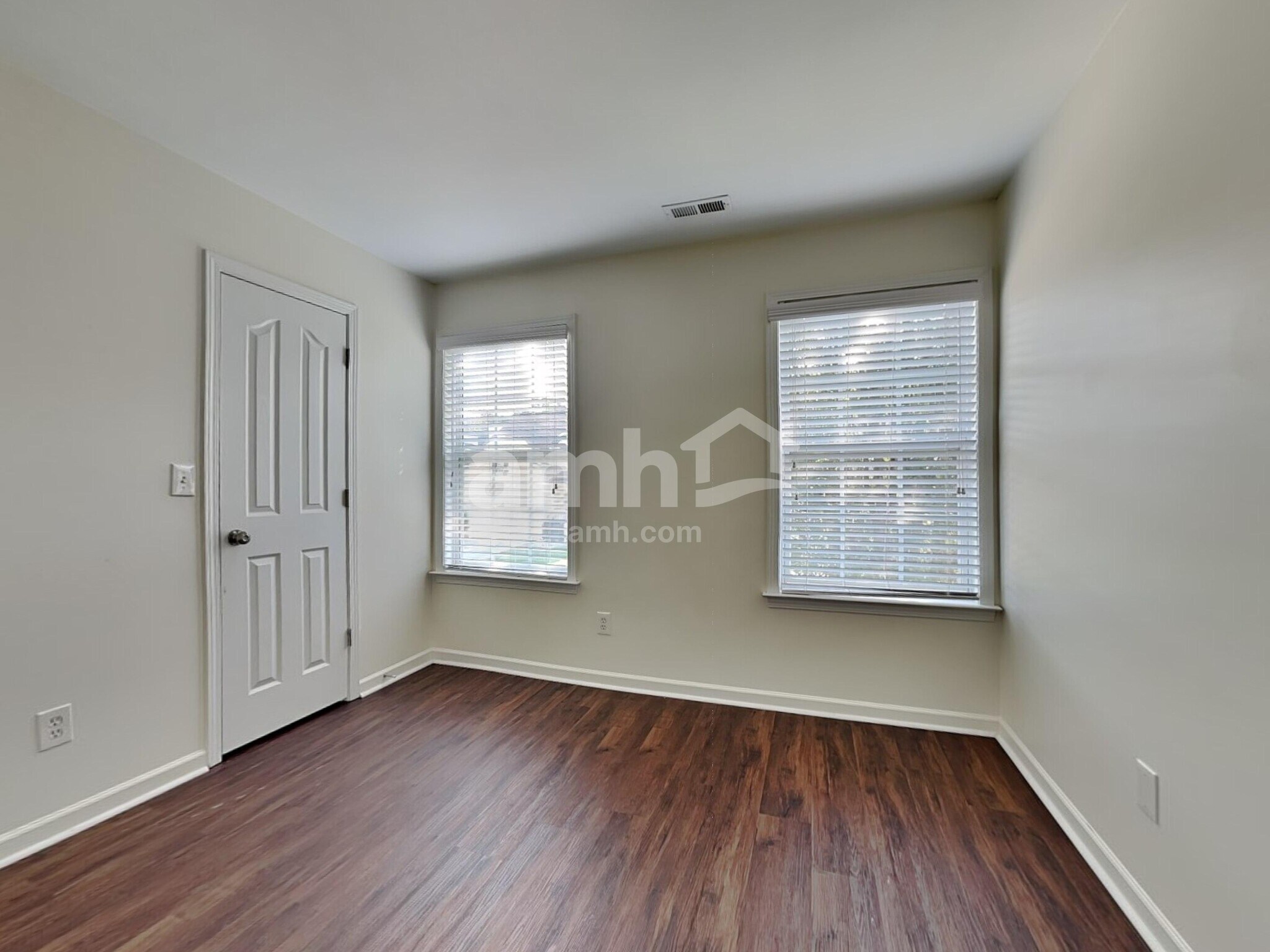 Building Photo - 103 Poplar Woods Dr