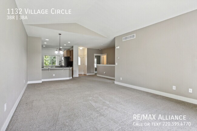 Building Photo - 1132 Village Cir