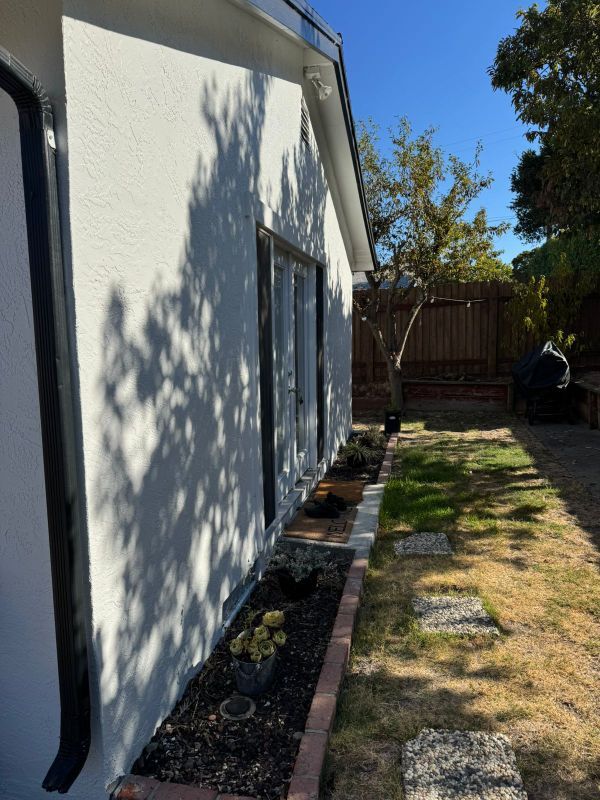 Building Photo - 2088 Cypress Ave