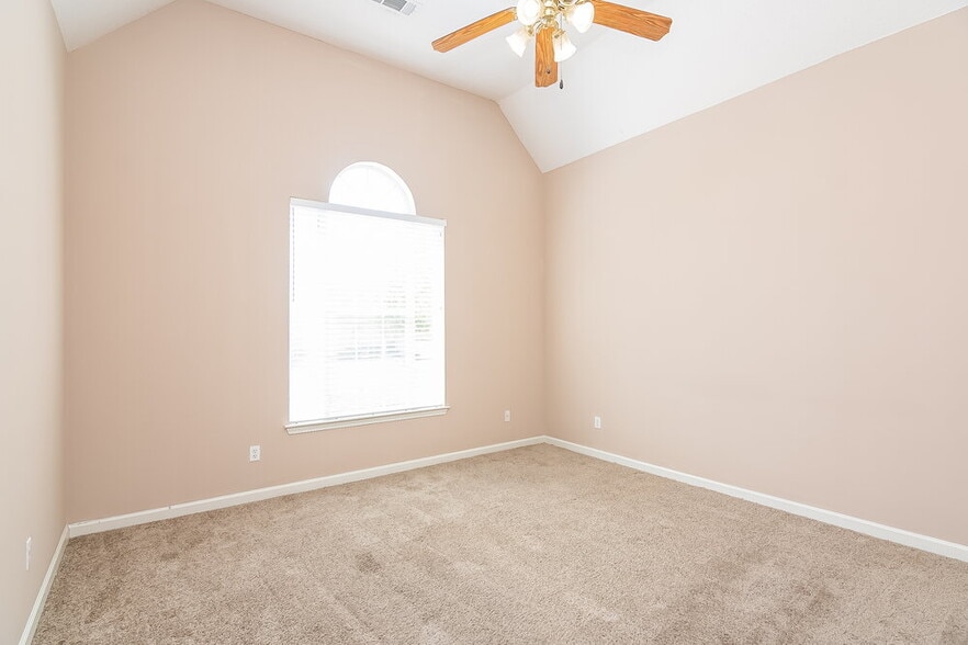 Building Photo - 155 Garden Springs Dr
