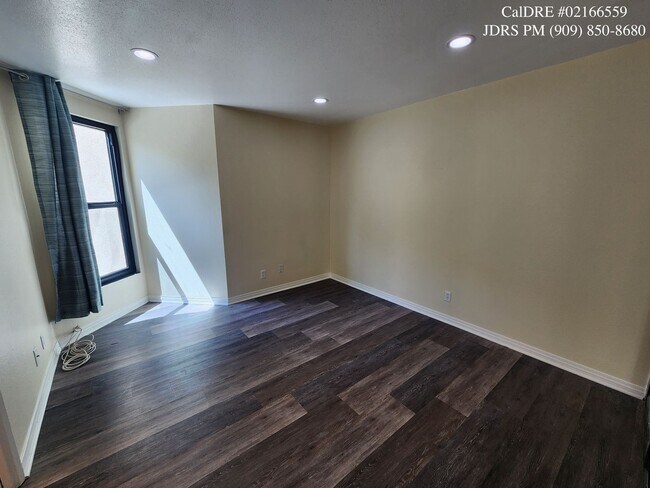 Building Photo - 13115 Le Parc Blvd