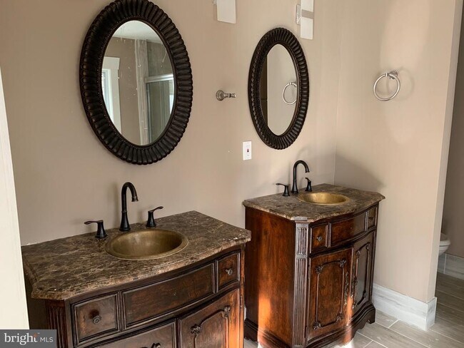 Building Photo - 204 Donmore Dr