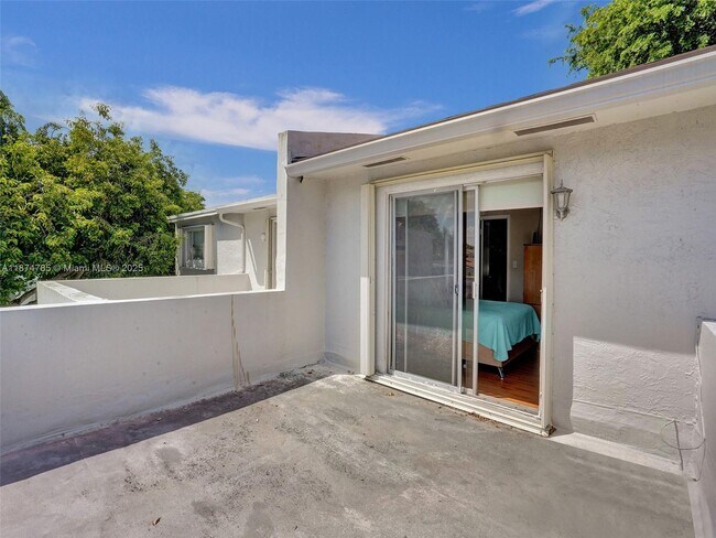 Building Photo - 8662 Bridle Path Ct
