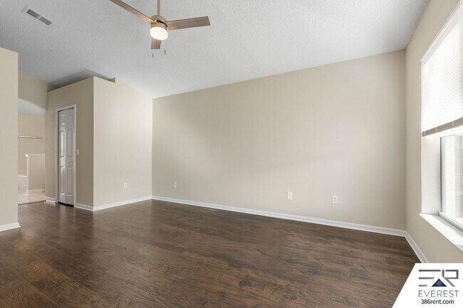 Building Photo - SPACIOUS 3/2/2 IN POPULAR PINE GROVE