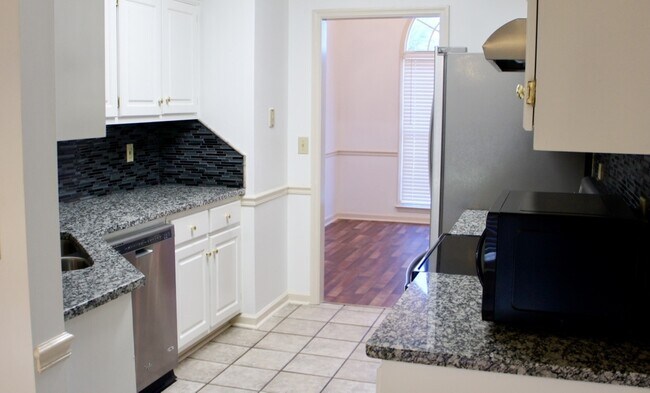 Building Photo - 3304 Chariot Ct