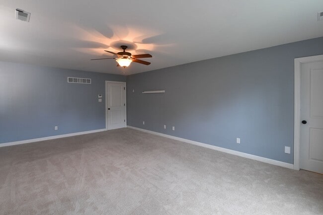 Building Photo - 106 Manlyn Dr