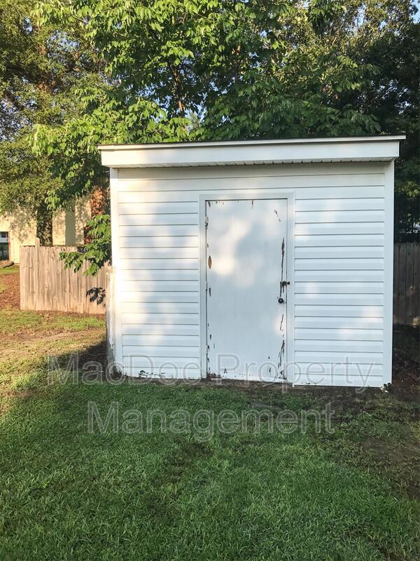 Building Photo - 918 Churchill Dr