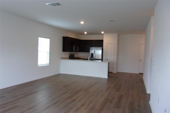 Building Photo - 2725 Louris Ln