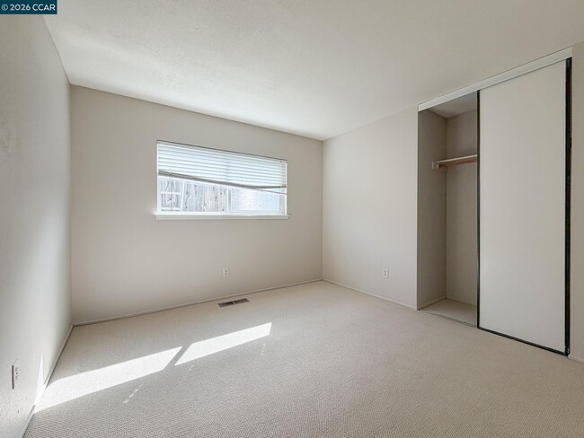 Building Photo - 118 Meadowlark Way