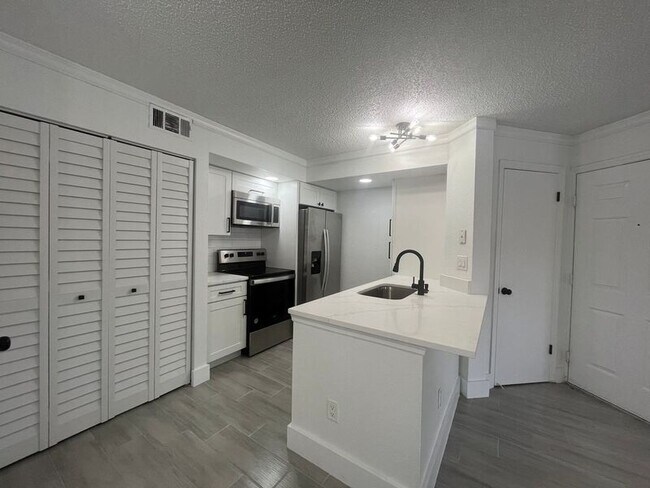 Building Photo - 5773 Gatlin Ave