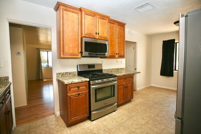 Building Photo - 3Br 1 Ba Country Charmer