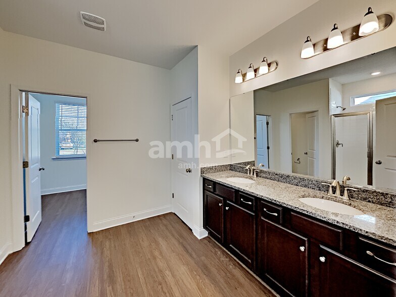 Building Photo - 209 Stowe Rd