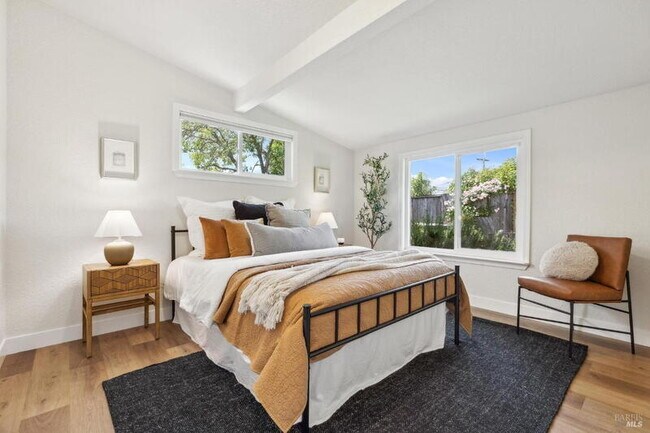 Building Photo - 53 Labrea Way
