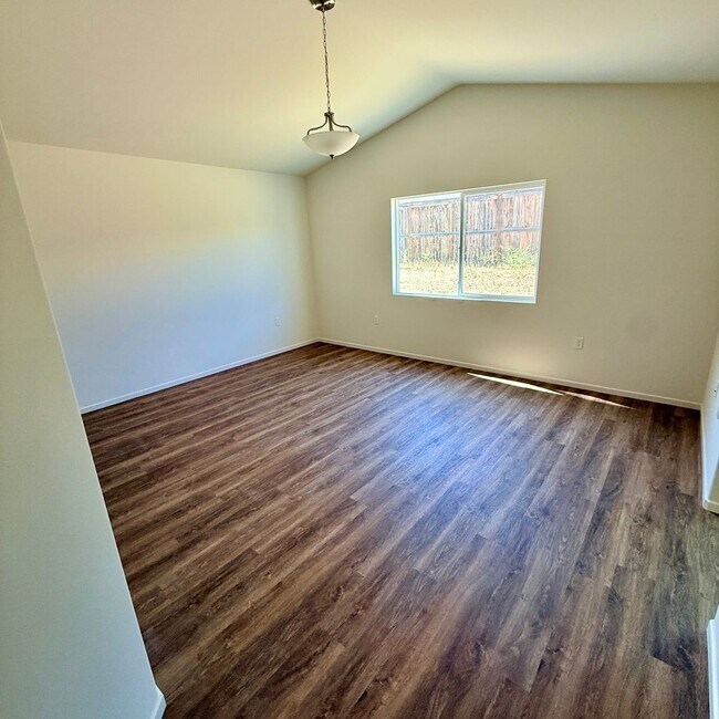 Building Photo - BRAND NEW 4 BEDROOM ADELANTO HOME
