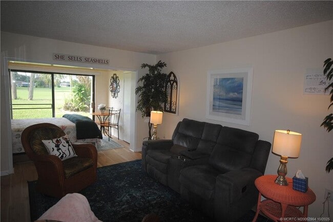 Building Photo - 5333 SE Miles Grant Rd