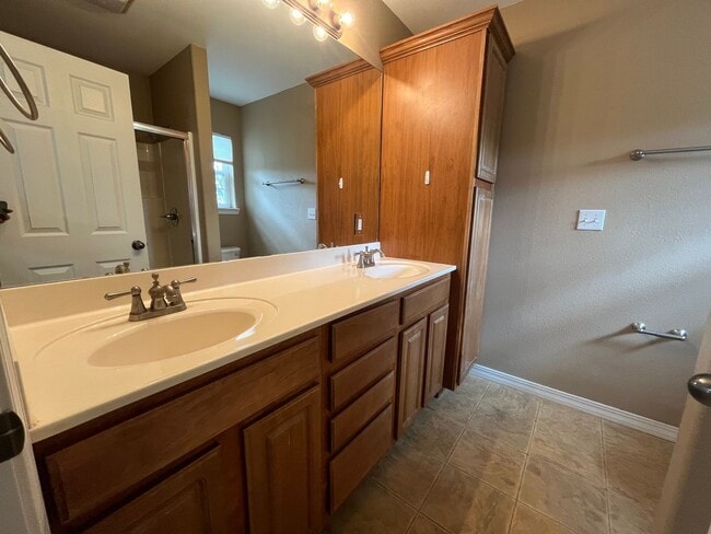 Building Photo - COMING SOON 3 Bedrooms 3 Bathrooms AND A 3...