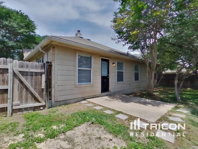 Building Photo - 352 Meadow Park
