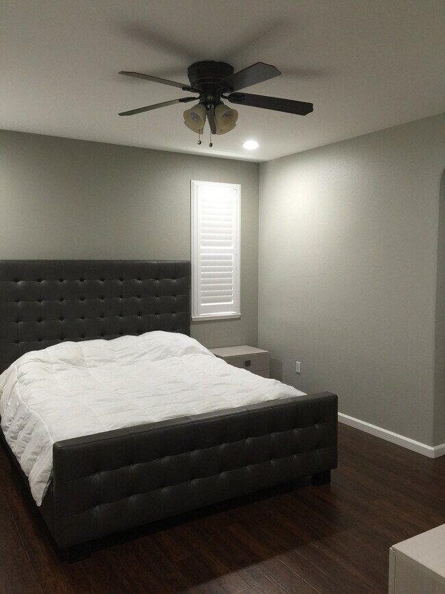 Building Photo - Low Maintenance Home Centrally Located wit...