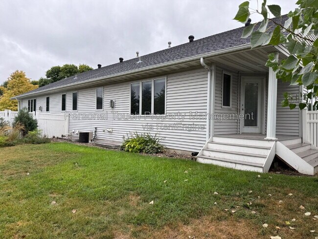 Building Photo - 3539 Woodbury Ct S