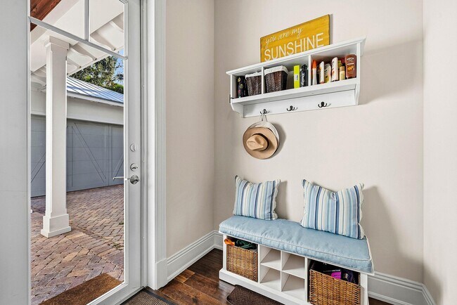 Building Photo - 120 Grove Way