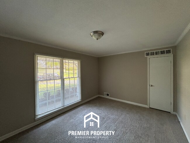 Building Photo - Spacious 4BR/2BA Southaven Home | Hardwood Floors, Fireplace & Fenced Yard with Shed