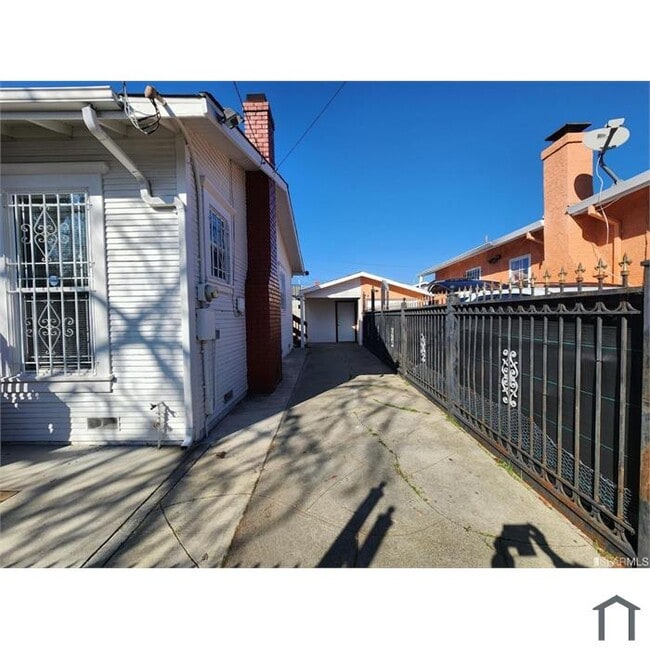 Building Photo - 1481 77th Ave
