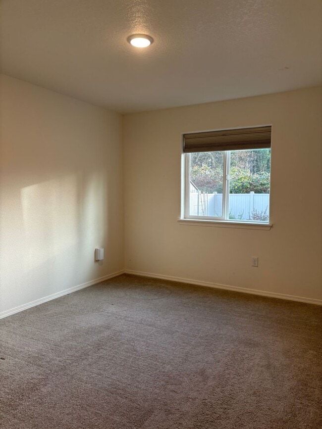 Building Photo - Single Level Home in McMinnville - Pets Allowed