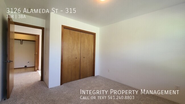Building Photo - 3126 Alameda St