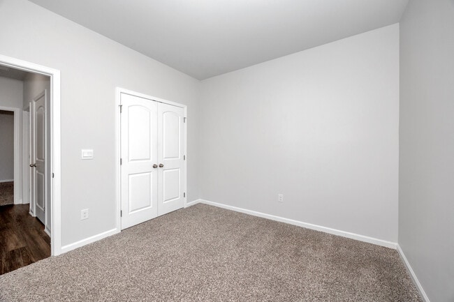 Building Photo - 157 High Leaf Dr