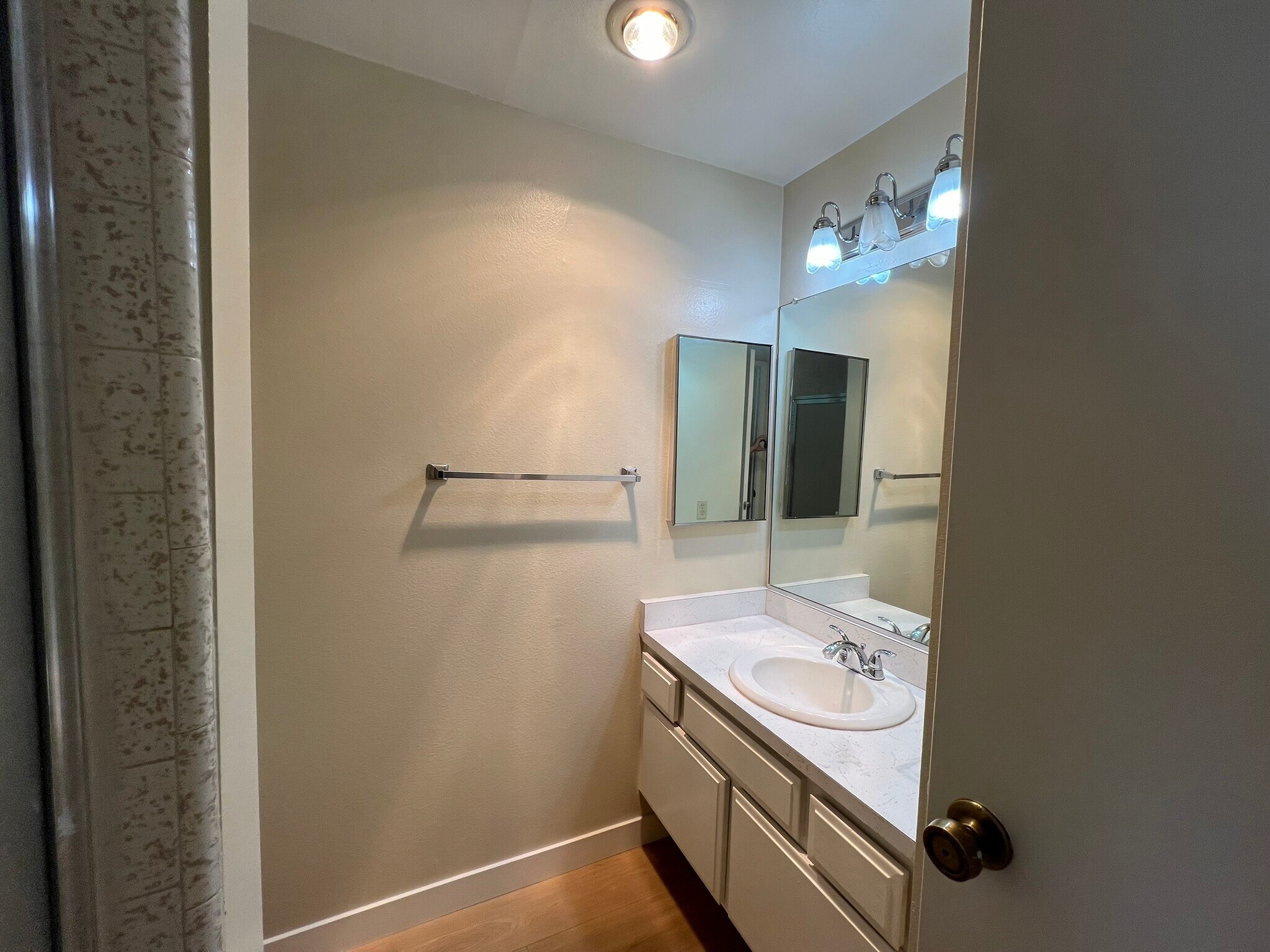 Primary Ensuite Bath - 28549 Conejo View Dr