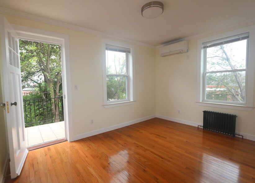 Building Photo - 4412 Barnett Ave