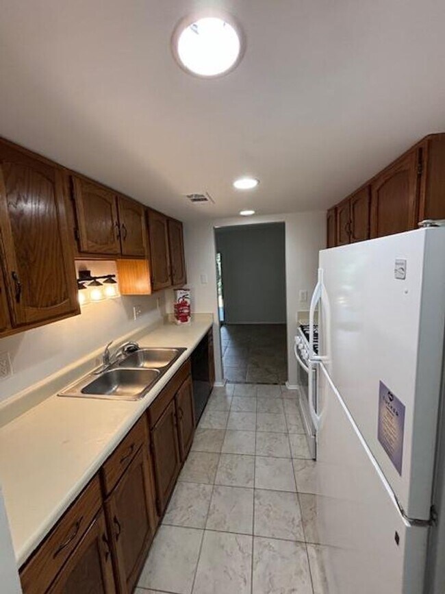 Building Photo - Beautifully Renovated 3-Bedroom, 2.5-Bath ...