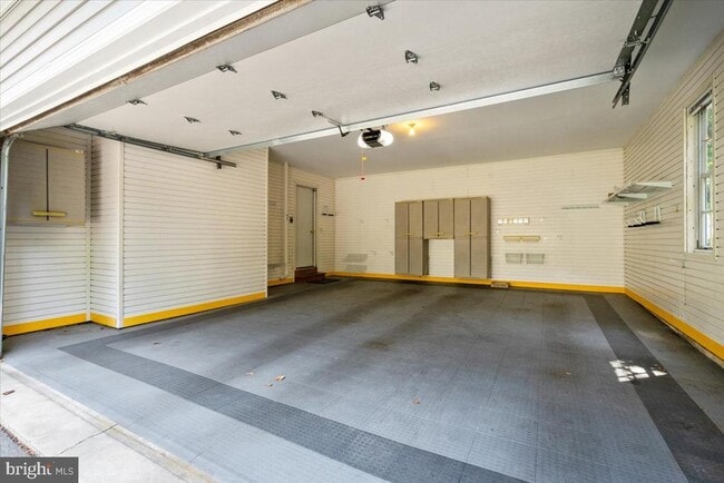 Building Photo - 11811 Dinwiddie Dr