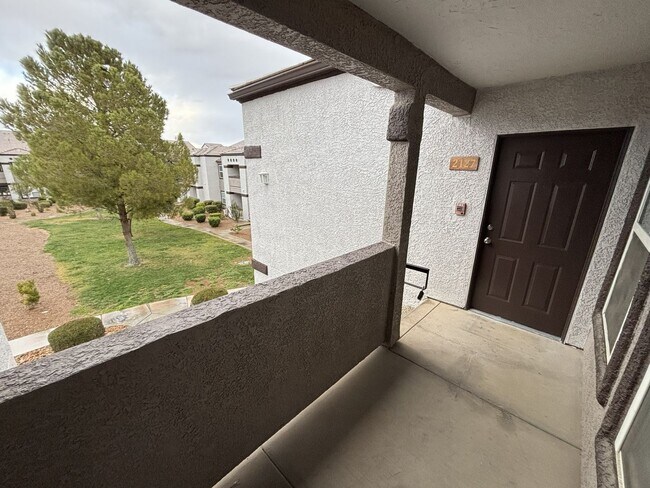 Building Photo - Beautiful 1Bed/1Bath/1Car 2nd floor Condo located in the beautiful Tuscano Gated Community!