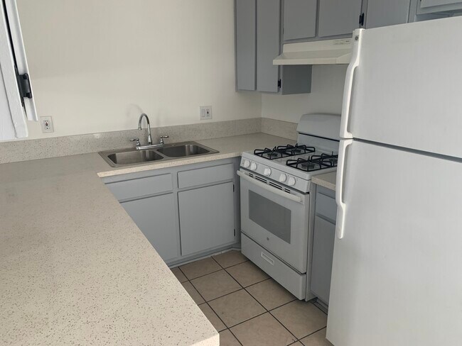 Building Photo - 147 S Avenue 56