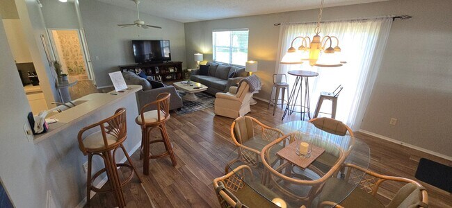 Building Photo - M650 Richland Rd (VCNW-10/%)