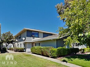 Building Photo - 5515 Spinnaker Dr