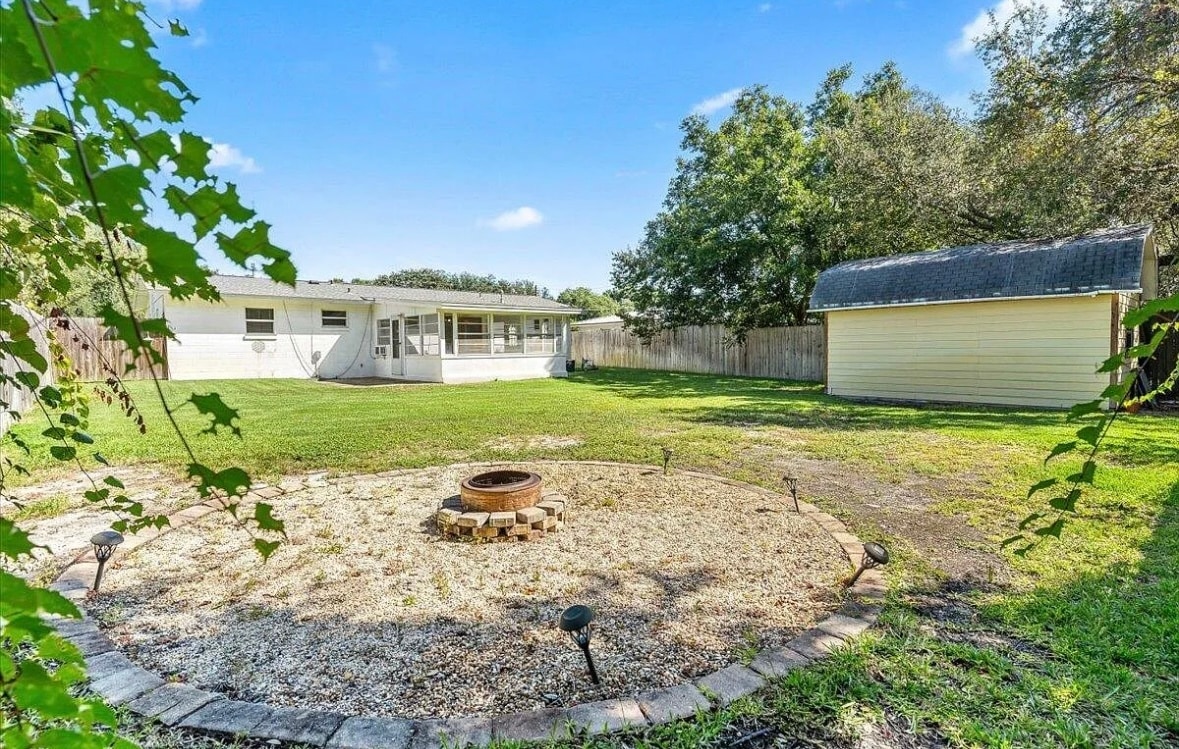 Building Photo - 194 Coral Dr SW