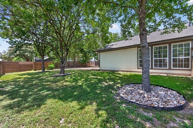 Building Photo - 801 Kavanagh Dr