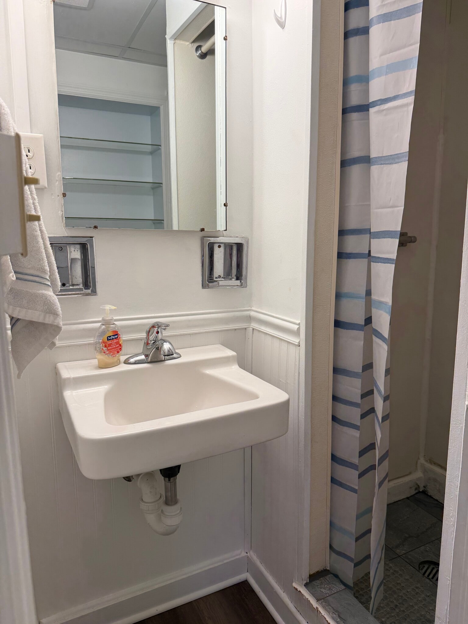 Building Photo - 544 S 1st Ave