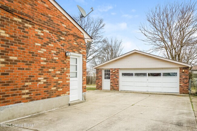 Building Photo - 7709 Mango Dr