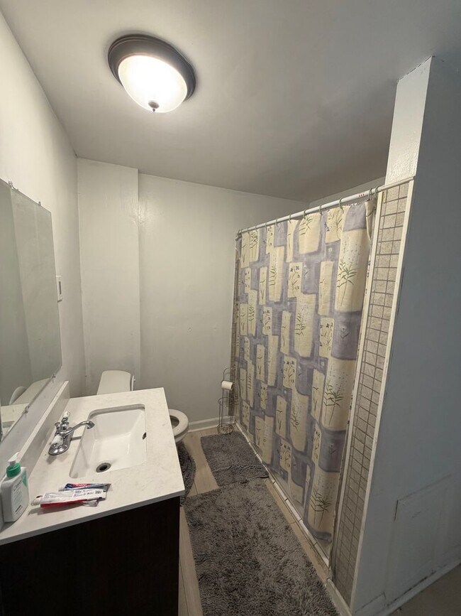 Building Photo - 879 Chalker St