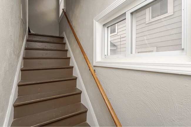 Building Photo - 3836 Upton Ave