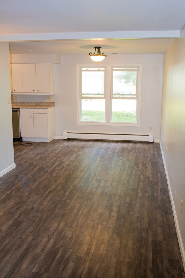 Building Photo - Curwood Dr