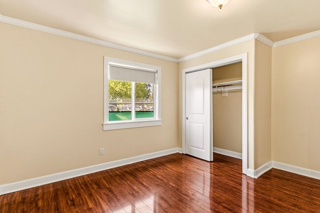 Building Photo - Newly Remodeled 4-Bedroom Oakland Duplex with Gated Parking