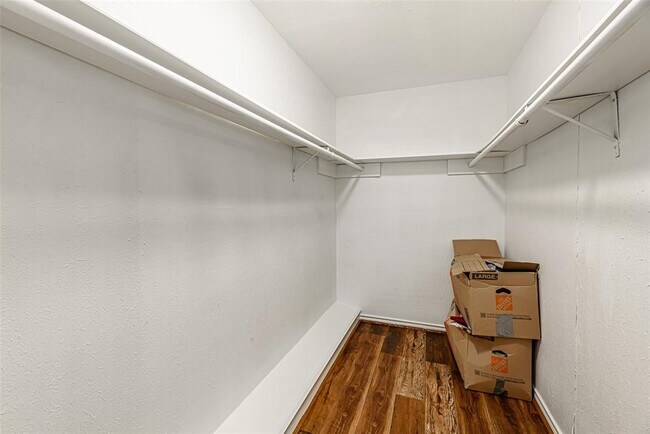 Building Photo - 102 Butlers Ct