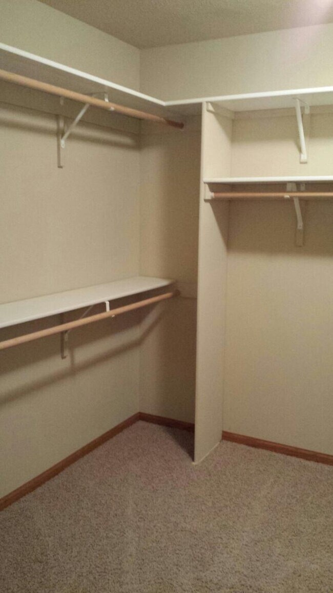 Master Walk-In Closet - 6051 Glenbrook Ln